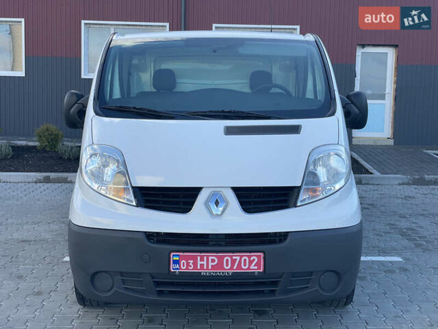 Белый Рено Трафик, объемом двигателя 2 л и пробегом 208 тыс. км за 12900 $, фото 3 на Automoto.ua