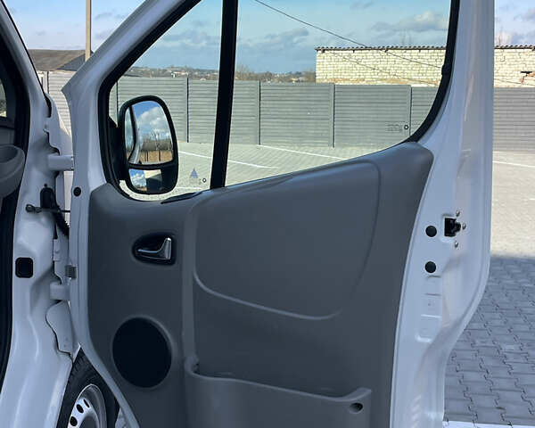 Белый Рено Трафик, объемом двигателя 2 л и пробегом 208 тыс. км за 12900 $, фото 27 на Automoto.ua