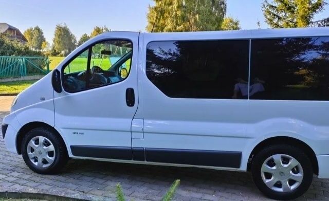 Белый Рено Трафик, объемом двигателя 2 л и пробегом 267 тыс. км за 9000 $, фото 5 на Automoto.ua