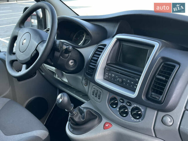 Белый Рено Трафик, объемом двигателя 2 л и пробегом 208 тыс. км за 12900 $, фото 18 на Automoto.ua