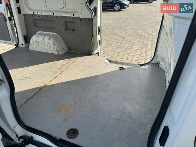 Белый Рено Трафик, объемом двигателя 2 л и пробегом 373 тыс. км за 12500 $, фото 7 на Automoto.ua
