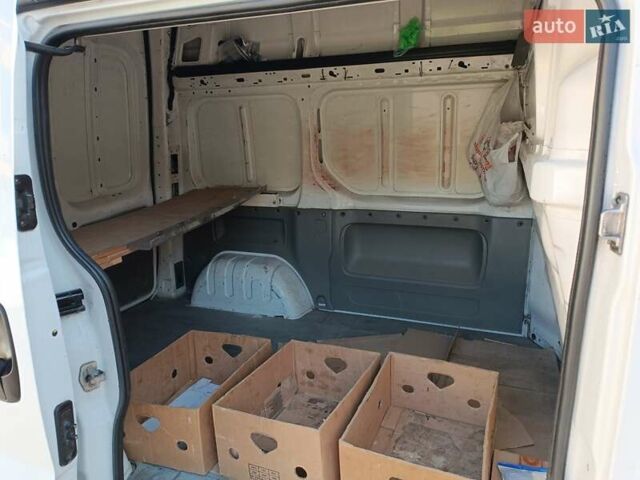 Білий Рено Трафік, об'ємом двигуна 2 л та пробігом 299 тис. км за 9999 $, фото 18 на Automoto.ua