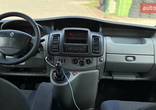 Белый Рено Трафик, объемом двигателя 1.9 л и пробегом 325 тыс. км за 12500 $, фото 7 на Automoto.ua