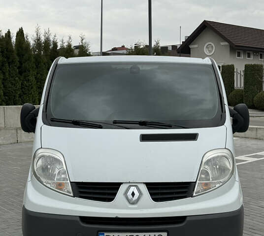 Белый Рено Трафик, объемом двигателя 2 л и пробегом 315 тыс. км за 8300 $, фото 2 на Automoto.ua