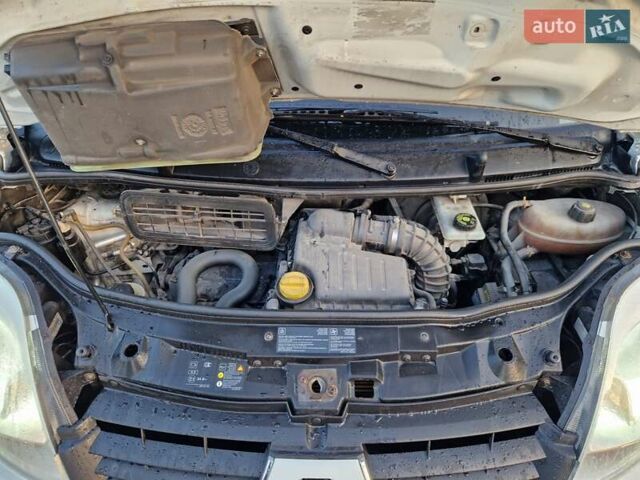 Белый Рено Трафик, объемом двигателя 2 л и пробегом 224 тыс. км за 11999 $, фото 23 на Automoto.ua