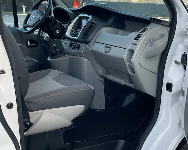 Белый Рено Трафик, объемом двигателя 2 л и пробегом 208 тыс. км за 12900 $, фото 28 на Automoto.ua