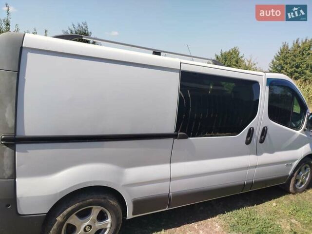 Белый Рено Трафик, объемом двигателя 2 л и пробегом 317 тыс. км за 10500 $, фото 3 на Automoto.ua