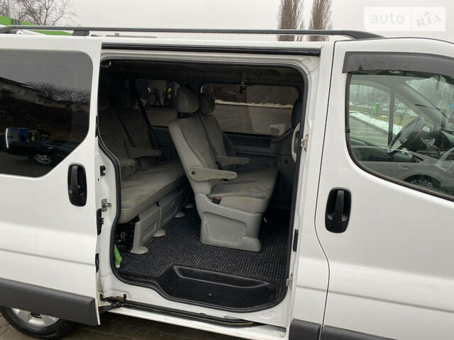 Білий Рено Трафік, об'ємом двигуна 2 л та пробігом 200 тис. км за 13500 $, фото 4 на Automoto.ua