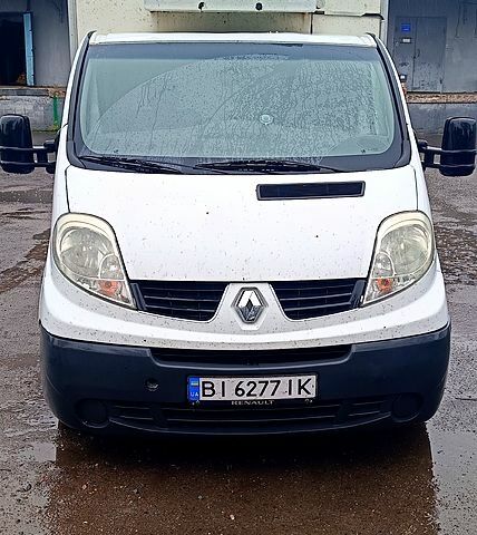 Білий Рено Трафік, об'ємом двигуна 2 л та пробігом 0 тис. км за 10000 $, фото 1 на Automoto.ua