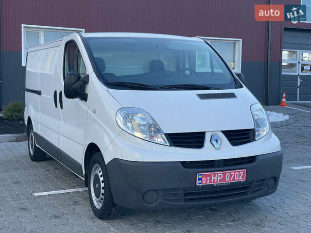 Белый Рено Трафик, объемом двигателя 2 л и пробегом 208 тыс. км за 12900 $, фото 1 на Automoto.ua