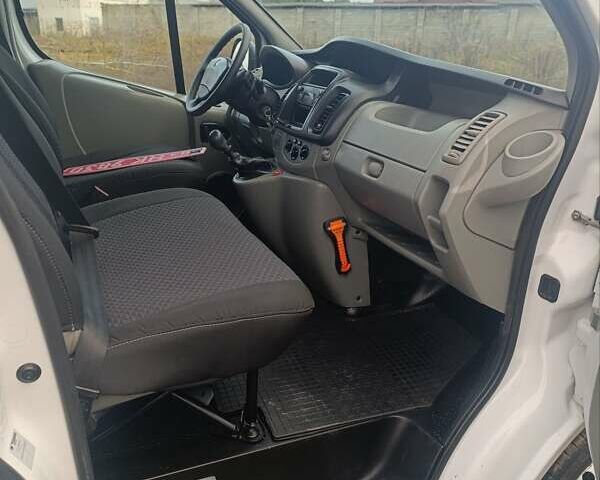 Белый Рено Трафик, объемом двигателя 2 л и пробегом 210 тыс. км за 12300 $, фото 8 на Automoto.ua