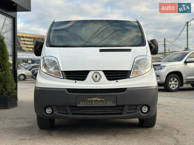 Белый Рено Трафик, объемом двигателя 2 л и пробегом 342 тыс. км за 8800 $, фото 6 на Automoto.ua