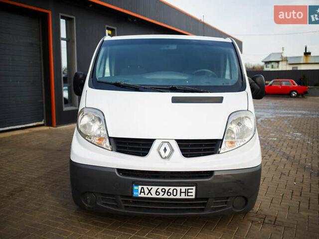 Білий Рено Трафік, об'ємом двигуна 2 л та пробігом 251 тис. км за 13100 $, фото 7 на Automoto.ua