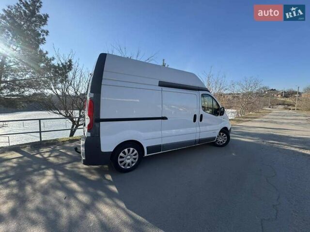 Белый Рено Трафик, объемом двигателя 2 л и пробегом 330 тыс. км за 8500 $, фото 2 на Automoto.ua