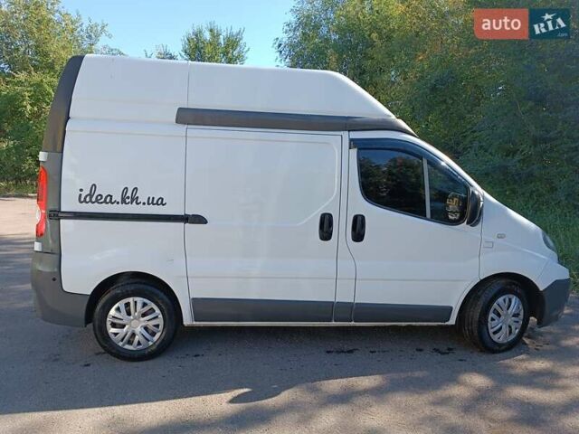 Білий Рено Трафік, об'ємом двигуна 2 л та пробігом 299 тис. км за 9999 $, фото 1 на Automoto.ua