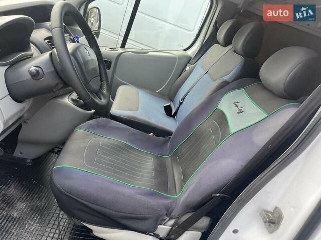 Белый Рено Трафик, объемом двигателя 2 л и пробегом 321 тыс. км за 8800 $, фото 7 на Automoto.ua