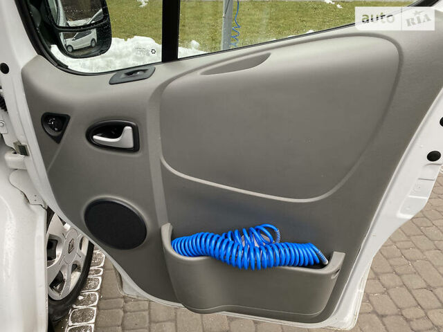Білий Рено Трафік, об'ємом двигуна 2 л та пробігом 200 тис. км за 13500 $, фото 17 на Automoto.ua