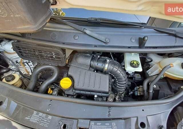 Білий Рено Трафік, об'ємом двигуна 2 л та пробігом 255 тис. км за 14300 $, фото 33 на Automoto.ua