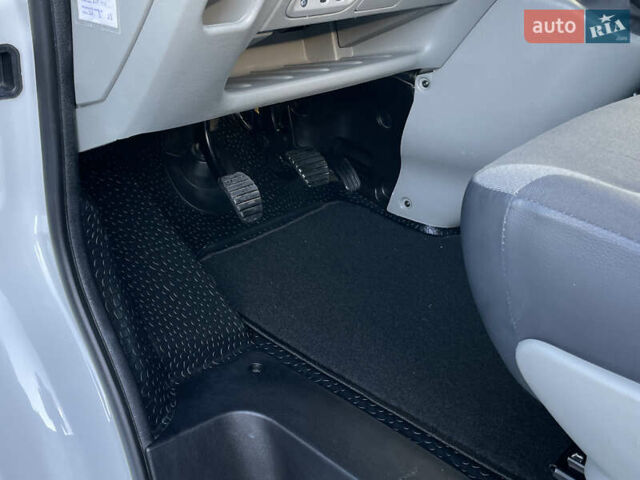 Белый Рено Трафик, объемом двигателя 2 л и пробегом 208 тыс. км за 12900 $, фото 23 на Automoto.ua