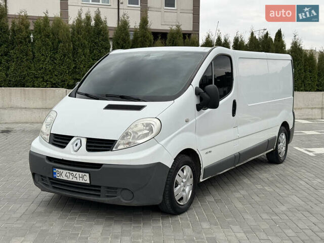 Белый Рено Трафик, объемом двигателя 2 л и пробегом 315 тыс. км за 8300 $, фото 1 на Automoto.ua