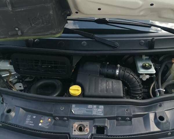 Белый Рено Трафик, объемом двигателя 2 л и пробегом 339 тыс. км за 13600 $, фото 7 на Automoto.ua