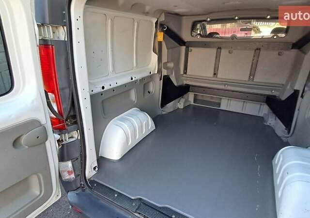 Білий Рено Трафік, об'ємом двигуна 2 л та пробігом 255 тис. км за 14300 $, фото 21 на Automoto.ua