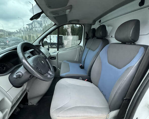 Белый Рено Трафик, объемом двигателя 2 л и пробегом 315 тыс. км за 8300 $, фото 13 на Automoto.ua