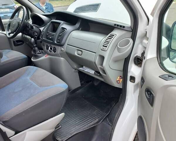 Білий Рено Трафік, об'ємом двигуна 2 л та пробігом 175 тис. км за 12699 $, фото 9 на Automoto.ua