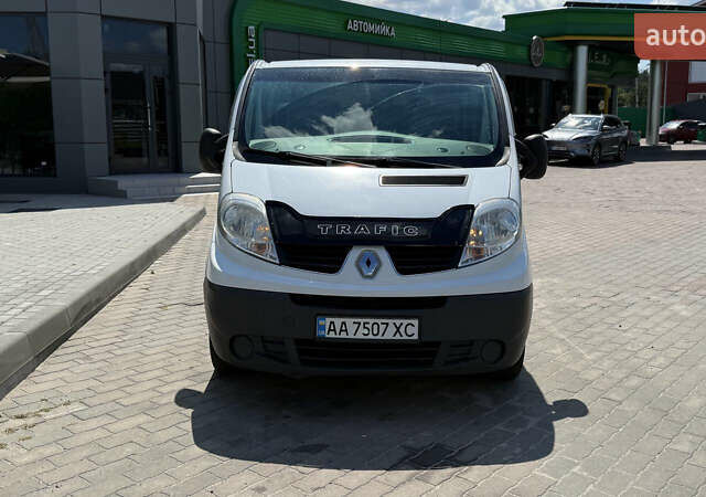 Белый Рено Трафик, объемом двигателя 1.9 л и пробегом 325 тыс. км за 12500 $, фото 2 на Automoto.ua