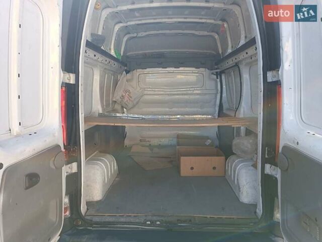 Білий Рено Трафік, об'ємом двигуна 2 л та пробігом 299 тис. км за 9999 $, фото 10 на Automoto.ua