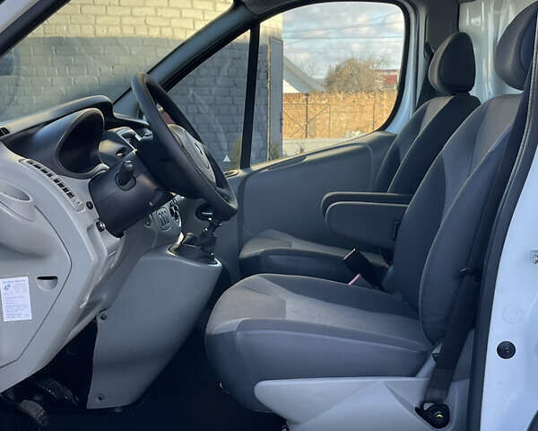 Белый Рено Трафик, объемом двигателя 2 л и пробегом 208 тыс. км за 12900 $, фото 24 на Automoto.ua