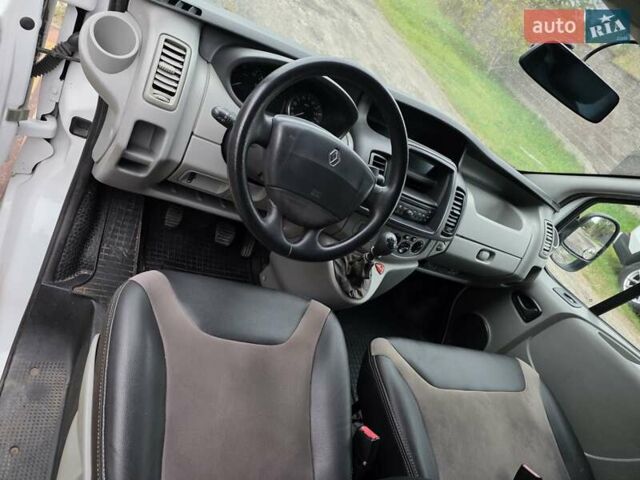 Белый Рено Трафик, объемом двигателя 2 л и пробегом 227 тыс. км за 13200 $, фото 5 на Automoto.ua