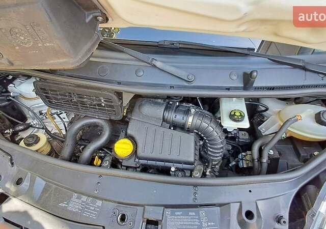 Білий Рено Трафік, об'ємом двигуна 2 л та пробігом 255 тис. км за 14300 $, фото 32 на Automoto.ua