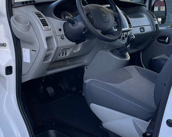 Белый Рено Трафик, объемом двигателя 2 л и пробегом 208 тыс. км за 12900 $, фото 22 на Automoto.ua