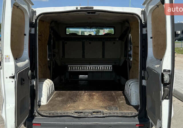 Белый Рено Трафик, объемом двигателя 1.9 л и пробегом 325 тыс. км за 12500 $, фото 4 на Automoto.ua