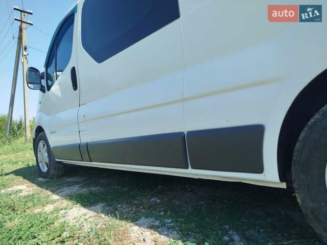 Белый Рено Трафик, объемом двигателя 2 л и пробегом 317 тыс. км за 10500 $, фото 6 на Automoto.ua