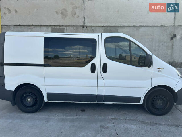 Белый Рено Трафик, объемом двигателя 2 л и пробегом 400 тыс. км за 8500 $, фото 4 на Automoto.ua