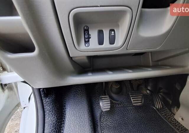 Білий Рено Трафік, об'ємом двигуна 2 л та пробігом 255 тис. км за 14300 $, фото 22 на Automoto.ua