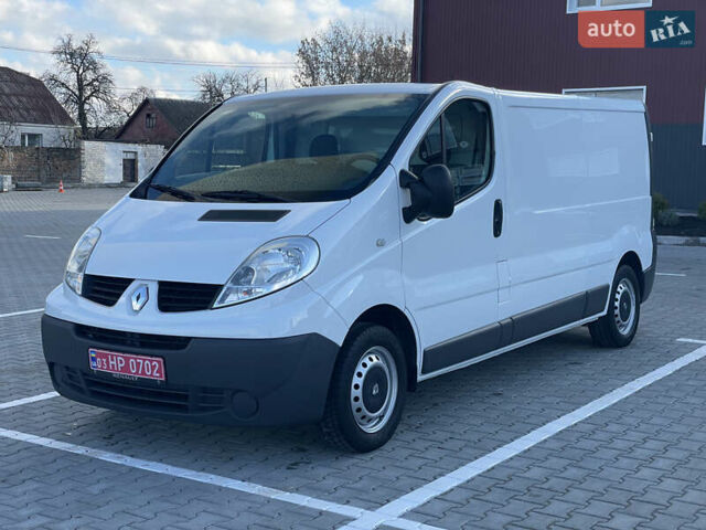 Белый Рено Трафик, объемом двигателя 2 л и пробегом 208 тыс. км за 12900 $, фото 5 на Automoto.ua