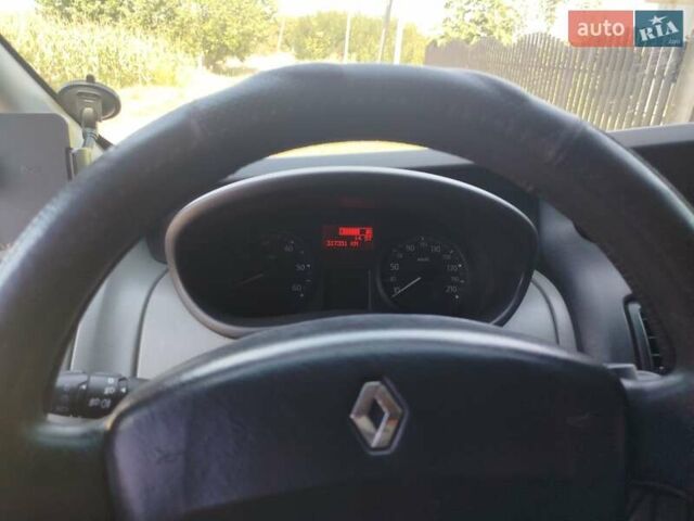 Белый Рено Трафик, объемом двигателя 2 л и пробегом 317 тыс. км за 10500 $, фото 2 на Automoto.ua