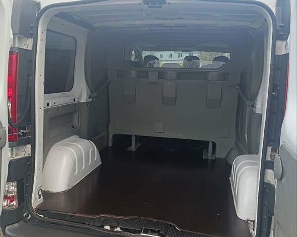 Белый Рено Трафик, объемом двигателя 2 л и пробегом 210 тыс. км за 12300 $, фото 6 на Automoto.ua