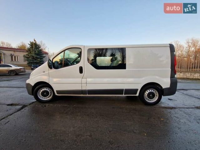 Белый Рено Трафик, объемом двигателя 2 л и пробегом 224 тыс. км за 11999 $, фото 6 на Automoto.ua