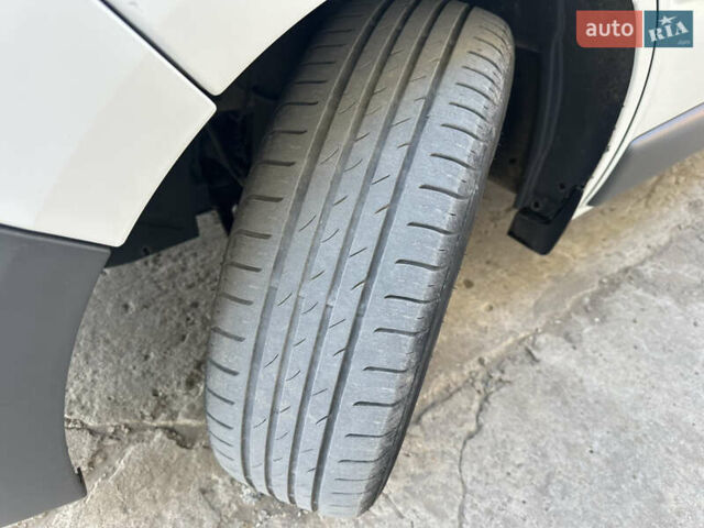 Белый Рено Трафик, объемом двигателя 2 л и пробегом 400 тыс. км за 8500 $, фото 2 на Automoto.ua