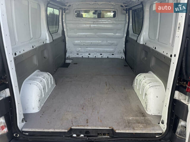 Белый Рено Трафик, объемом двигателя 2 л и пробегом 373 тыс. км за 12500 $, фото 6 на Automoto.ua