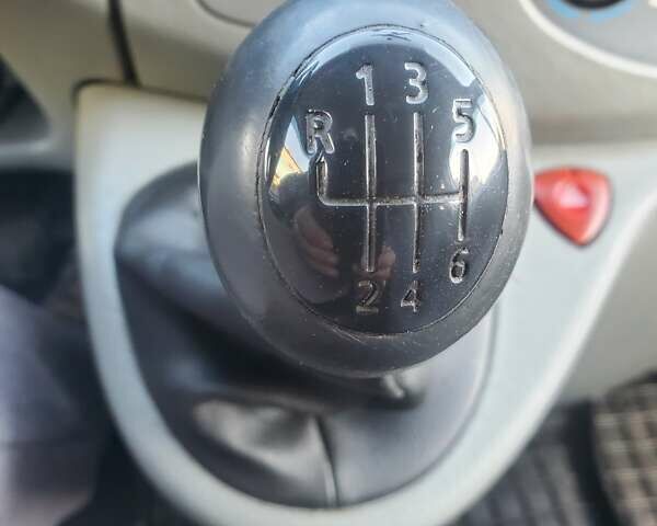 Белый Рено Трафик, объемом двигателя 2 л и пробегом 350 тыс. км за 12750 $, фото 8 на Automoto.ua