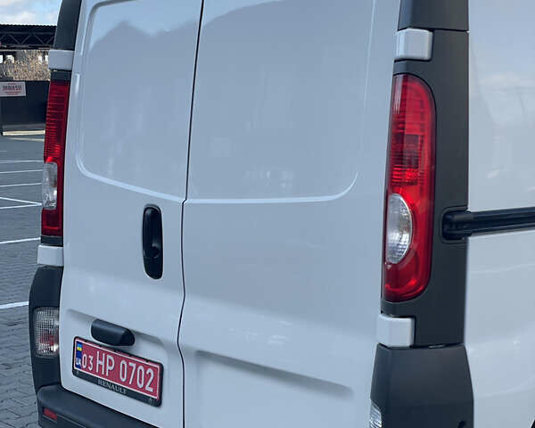 Белый Рено Трафик, объемом двигателя 2 л и пробегом 208 тыс. км за 12900 $, фото 10 на Automoto.ua