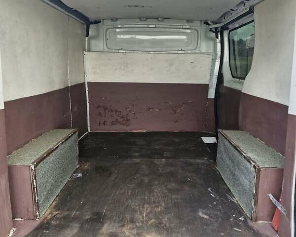 Белый Рено Трафик, объемом двигателя 2 л и пробегом 301 тыс. км за 9200 $, фото 4 на Automoto.ua