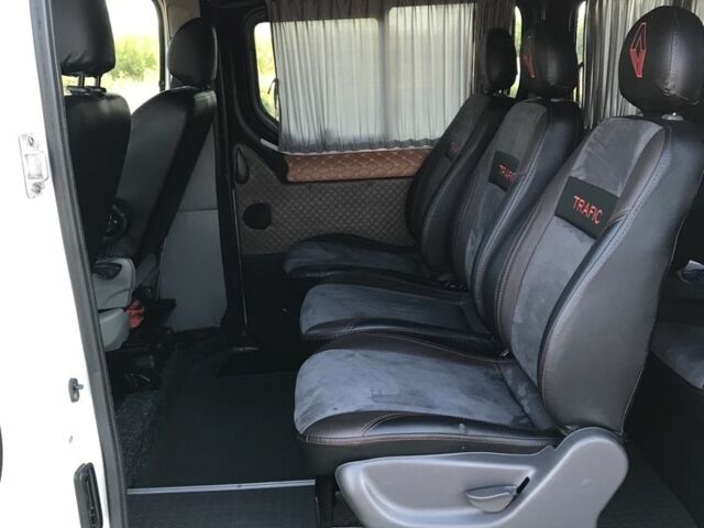 Белый Рено Трафик, объемом двигателя 2 л и пробегом 275 тыс. км за 11900 $, фото 5 на Automoto.ua