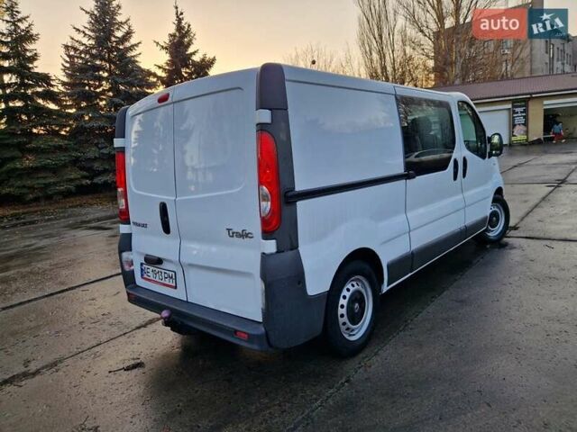 Белый Рено Трафик, объемом двигателя 2 л и пробегом 224 тыс. км за 11999 $, фото 3 на Automoto.ua
