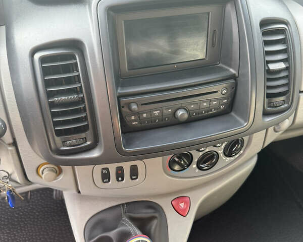 Белый Рено Трафик, объемом двигателя 2 л и пробегом 373 тыс. км за 12500 $, фото 12 на Automoto.ua